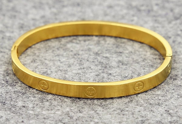 Мъжки гривни - черни, златисти и сребристи модели 