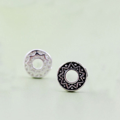 Чифт мъжки кръгли обеци в черен и сребрист цвят 