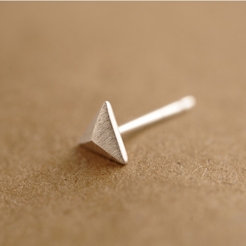 Чифт триъгълни  мъжки обеци в сребрист цвят