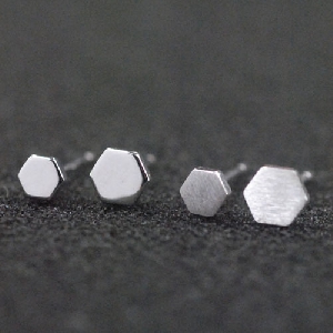Ένα ζευγάρι ανδρικά σκουλαρίκια  από ασήμι 5 mm