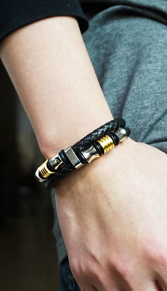 Мъжки гривни няколко черни модели от изкуствена кожа - позлатени или посребрени 