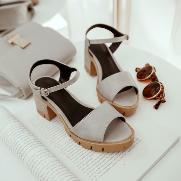 Дамски сандали с грайферна подметка в три цвята