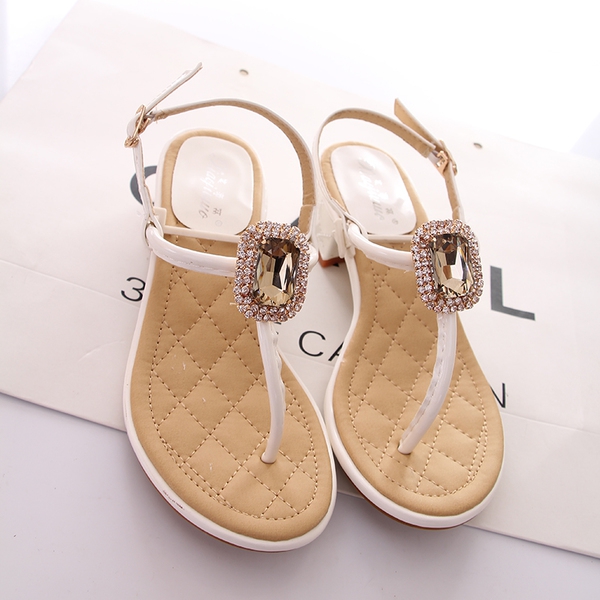 Дамски сандали с камък и нисък ток