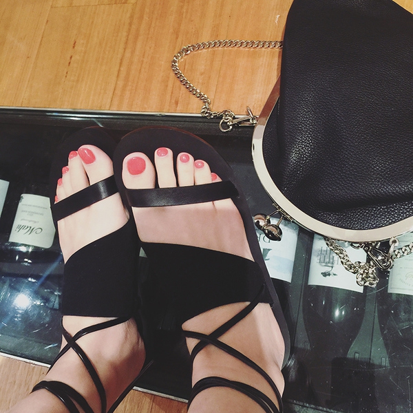 Дамски летни сандали с връзки в черен и кафяв цвят