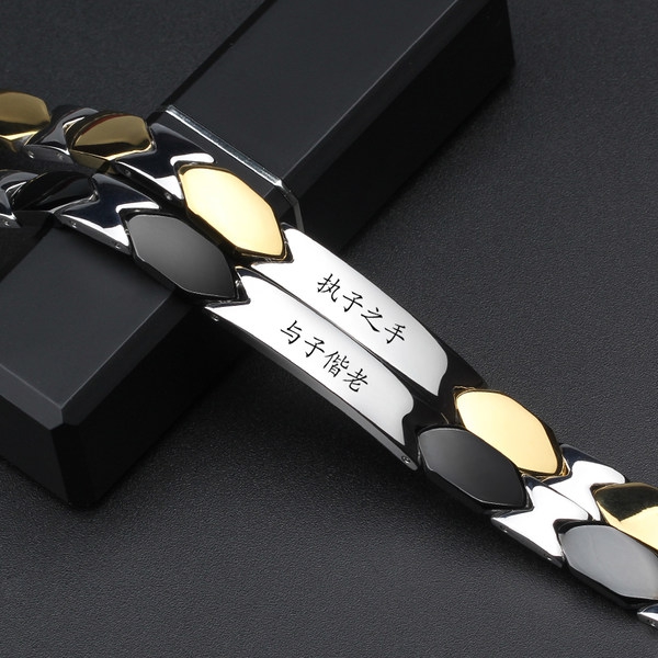 Мъжки гривни от сплава - три модела в сребрист цвят и комбинации с черно и златисто  с дължина на 21.5 см