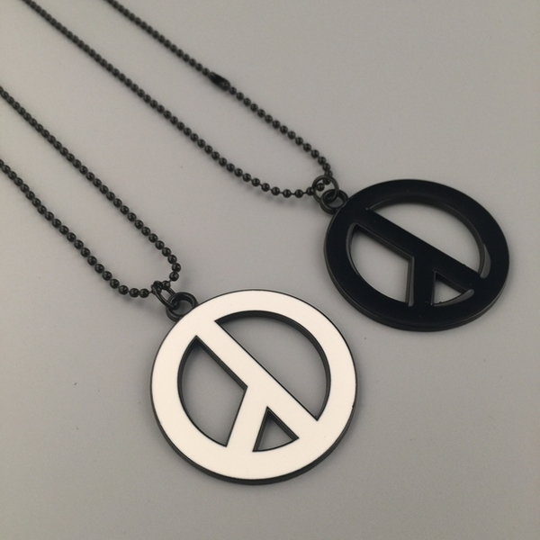 Ανδρική αλυσίδα σε λευκό και μαύρο - 2 μοντέλα