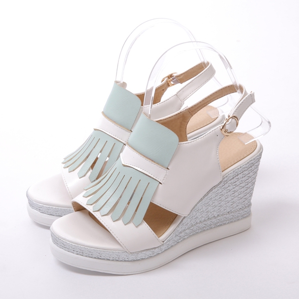 Дамски сандали на платформа с ресни -три модела.