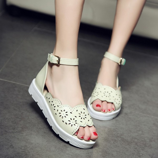 Дамски сандали от изкуствена кажа на дупчици в три цвята.