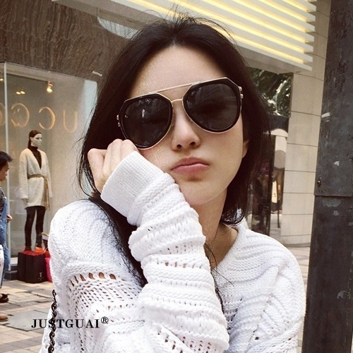 Οι γυναίκες γυαλιά σε ροζ, μαύρο και λεοπάρδαλη χρώμα