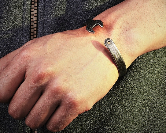 Ανδρικό βραχιόλι από χάλυβα - 2 μοντέλα σε ασημί , και κλειδαριά ρετρό