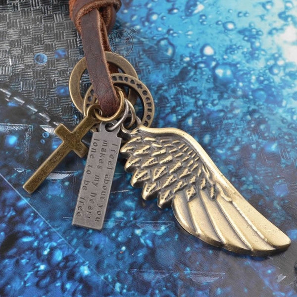 Ανδρικές αλυσίδες σε πολλά διαφορετικά μοτίβα - καπέλο, άγκυρα, κιθάρα, πτέρυγα και πολλά άλλα