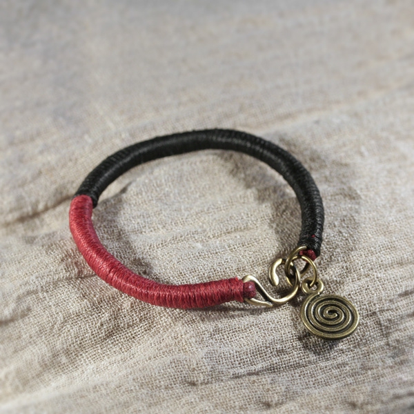 Ανδρικά δερμάτινα βραχιόλια  - 4 σχέδια σε συνδυασμό κόκκινου, καφέ και πράσινου χρώματος