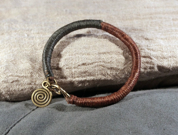 Ανδρικά δερμάτινα βραχιόλια  - 4 σχέδια σε συνδυασμό κόκκινου, καφέ και πράσινου χρώματος