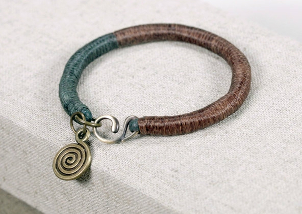 Ανδρικά δερμάτινα βραχιόλια  - 4 σχέδια σε συνδυασμό κόκκινου, καφέ και πράσινου χρώματος