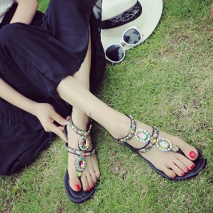 Дамски актуални ниски сандали с цветни камъни в черен и сребрист цвят