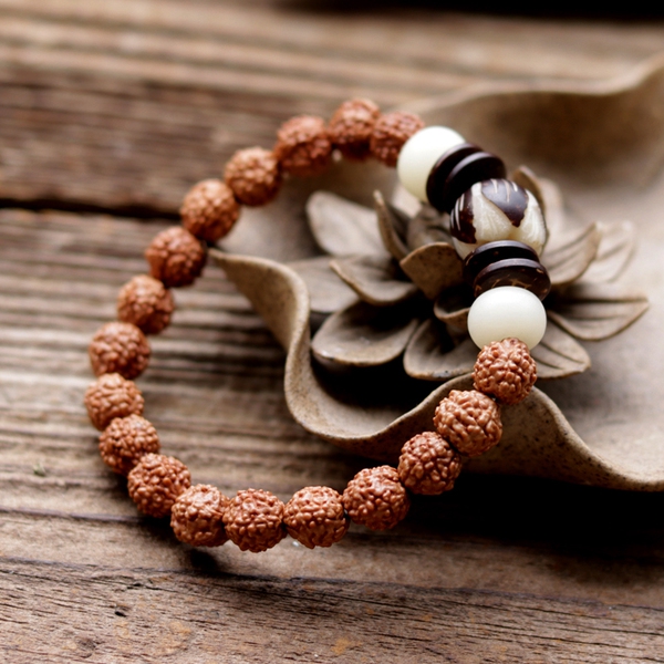 Мъжки кафява гривна с декоративни елементи - модели от 15 см, 16 см, 17 см, 18 см, 19 см