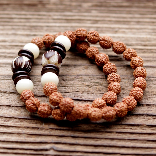 Мъжки кафява гривна с декоративни елементи - модели от 15 см, 16 см, 17 см, 18 см, 19 см