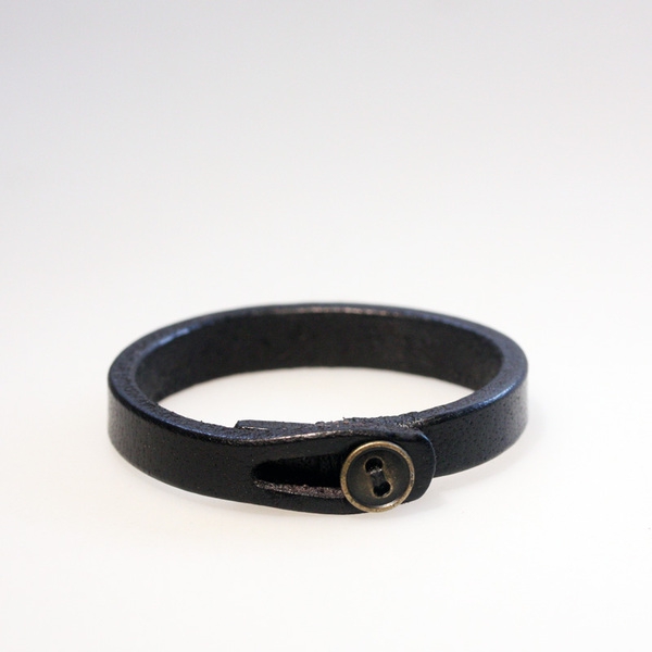 Ανδρικά δερμάτινα βραχιόλια  - μαύρα και κόκκινα μοντέλα