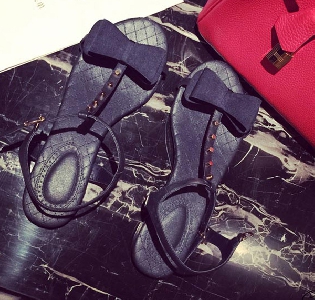 Дамски удобни летни сандали с панделка в черен цвят