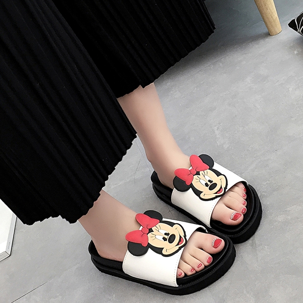 Γυναικείες παντόφλες Mini Mouse σε μαύρο και άσπρο χρώμα