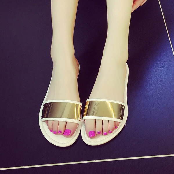 Γυναικείες άνετες παντόφλες σε χρυσό και μαύρο χρώμα