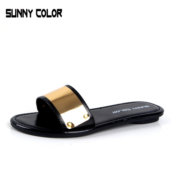 Γυναικείες άνετες παντόφλες σε χρυσό και μαύρο χρώμα