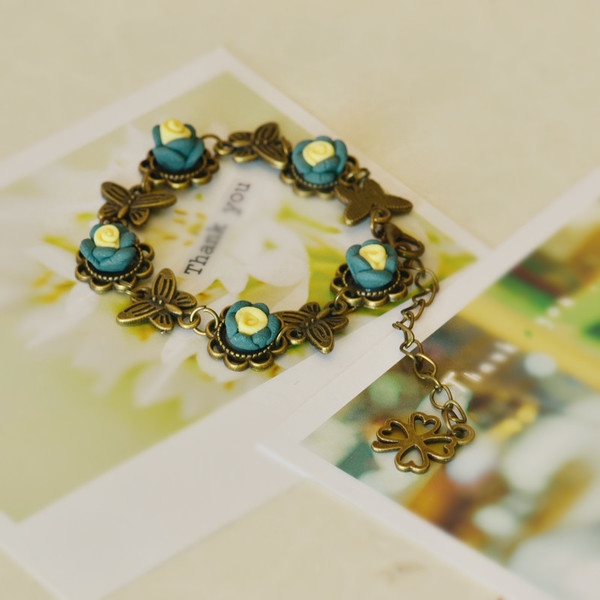 Дамски гривни със цветни мотиви 