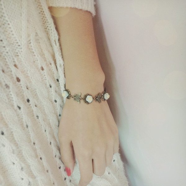 Дамски гривни със цветни мотиви 