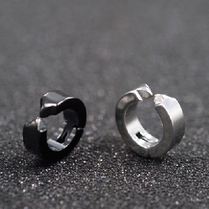 Ανδρικά σκουλαρίκια σε μαύρο και ασημί χρώμα - 1 κομμάτι