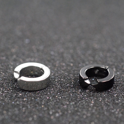 Ανδρικά σκουλαρίκια σε μαύρο και ασημί χρώμα - 1 κομμάτι