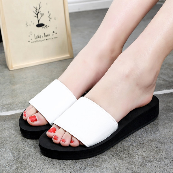 Γυναικείες άνετες παντόφλες  σε μαύρο, λευκό και χρυσό