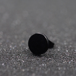 Ανδρικά μαύρα σκουλαρίκια σε μεγέθη από 6mm, 8mm, 10mm και 12mm