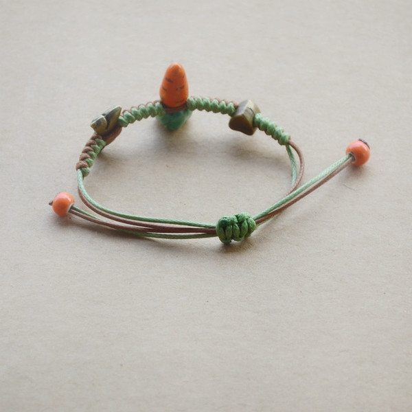 Ανδρικά βραχιόλια με ενδιαφέροντα διακοσμητικά φυτικά στοιχεία