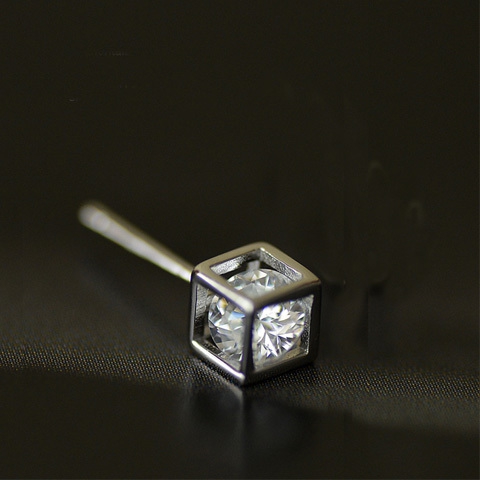 Мъжки  обеци в квадратна форма с бял кристал