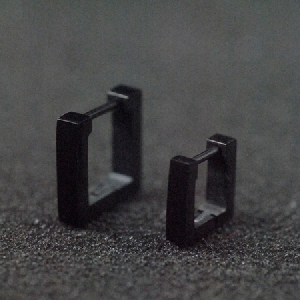 Мъжки обеци в стил ърбън - златист,сребрист и черен цвят 1 брой