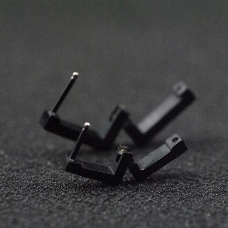 Ανδρικά σκουλαρίκια σε χορδές - χρυσό, ασήμι και μαύρο 1 κομμάτι