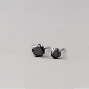 Мъжки обеци с черен и бял кристал -в различни размери - 1брой
