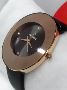 Дамски аналогов кварцов часовник черен цвят