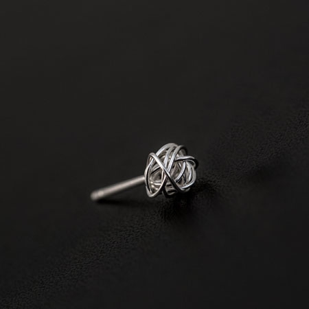 Ανδρικά ασημένια σκουλαρίκια - ένα μοντέλο και μέγεθος