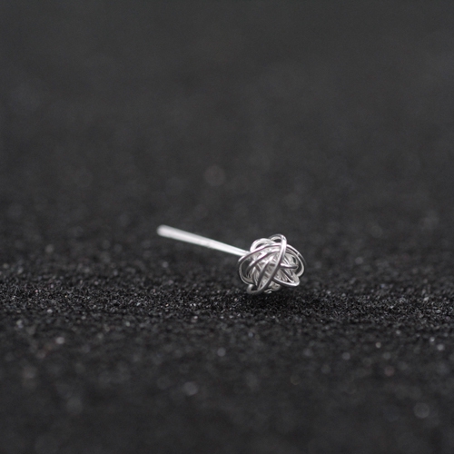 Ανδρικά ασημένια σκουλαρίκια - ένα μοντέλο και μέγεθος