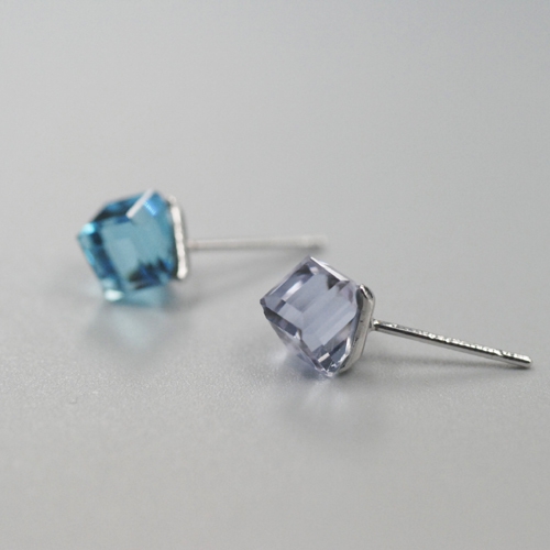 Ασημένια ανδρικά  σκουλαρίκια με μπλε ή μοβ κρύσταλλο - 1 τεμάχιο