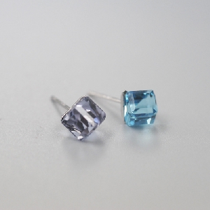 Мъжки обеци със син или лилав камък - 1 брой