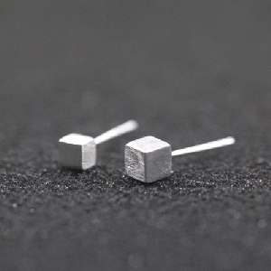 Сребърни мъжки обеци в квадратна форма - 1 брой 