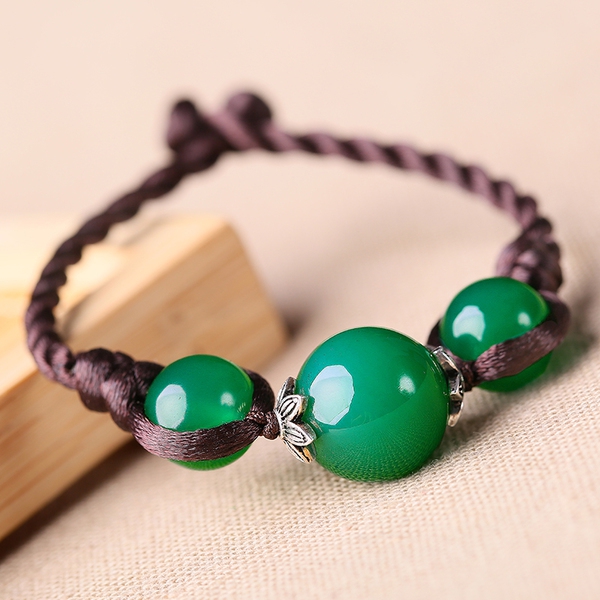 Γυναικεία δερμάτινα βραχιόλια με εκπληκτικά πράσινα στολίδια