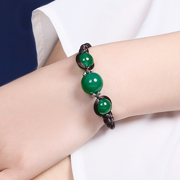 Γυναικεία δερμάτινα βραχιόλια με εκπληκτικά πράσινα στολίδια