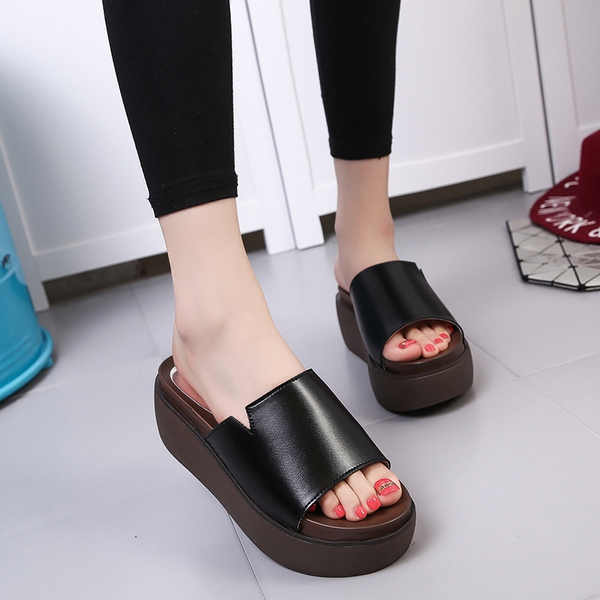 Γυναικείες παντόφλες χαμηλής πλατφόρμας : Διάφορα μοντέλα