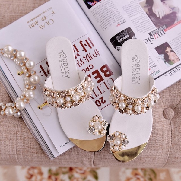 Γυναικείες πολυτελείς παντόφλες με μαργαριτάρια