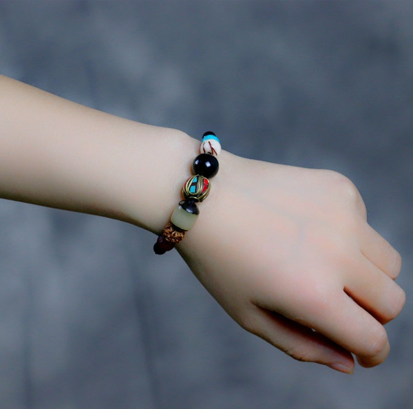 Γυναικεία  βραχιόλια με διακοσμητικά ρετρό βότσαλα