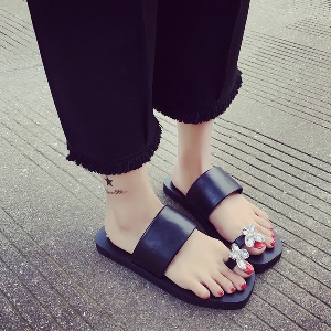 Дамски чехли с камък на пръста в бял и черен цвят