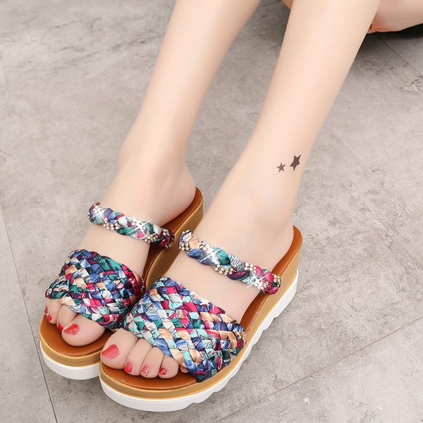 Дамски чехли на платформа два модела .